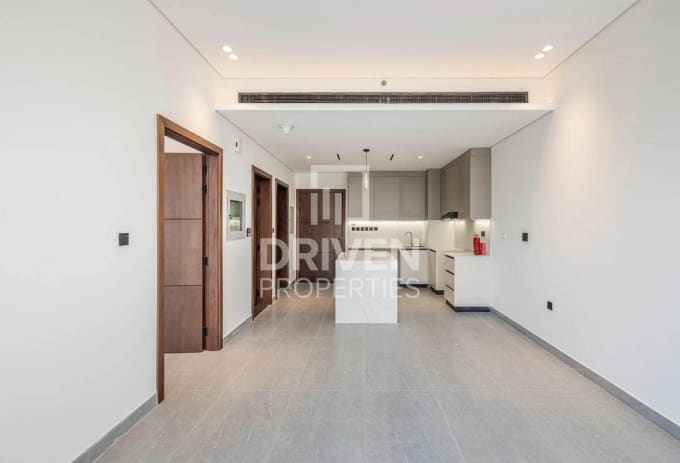 Arista One Residence, original listing photograph 1