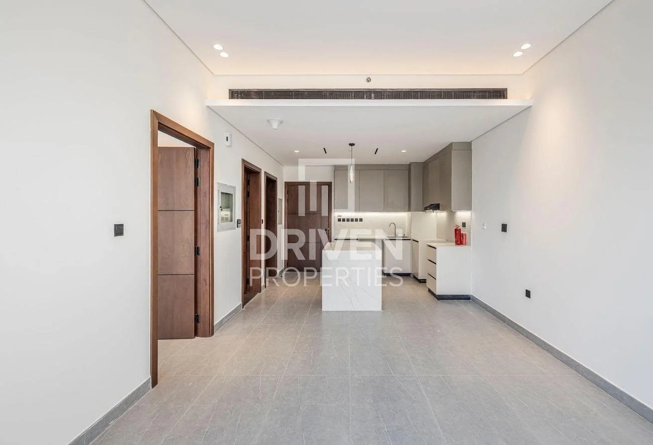 Arista One Residence, original listing photograph 1