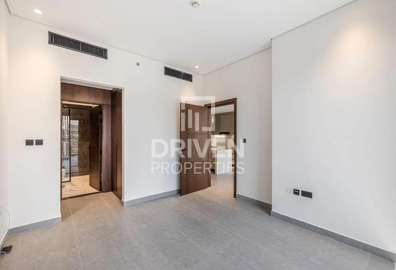 Arista One Residence, original listing photograph 3