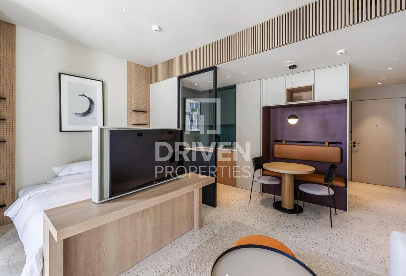 UPSIDE Living Residence, original listing photograph 2