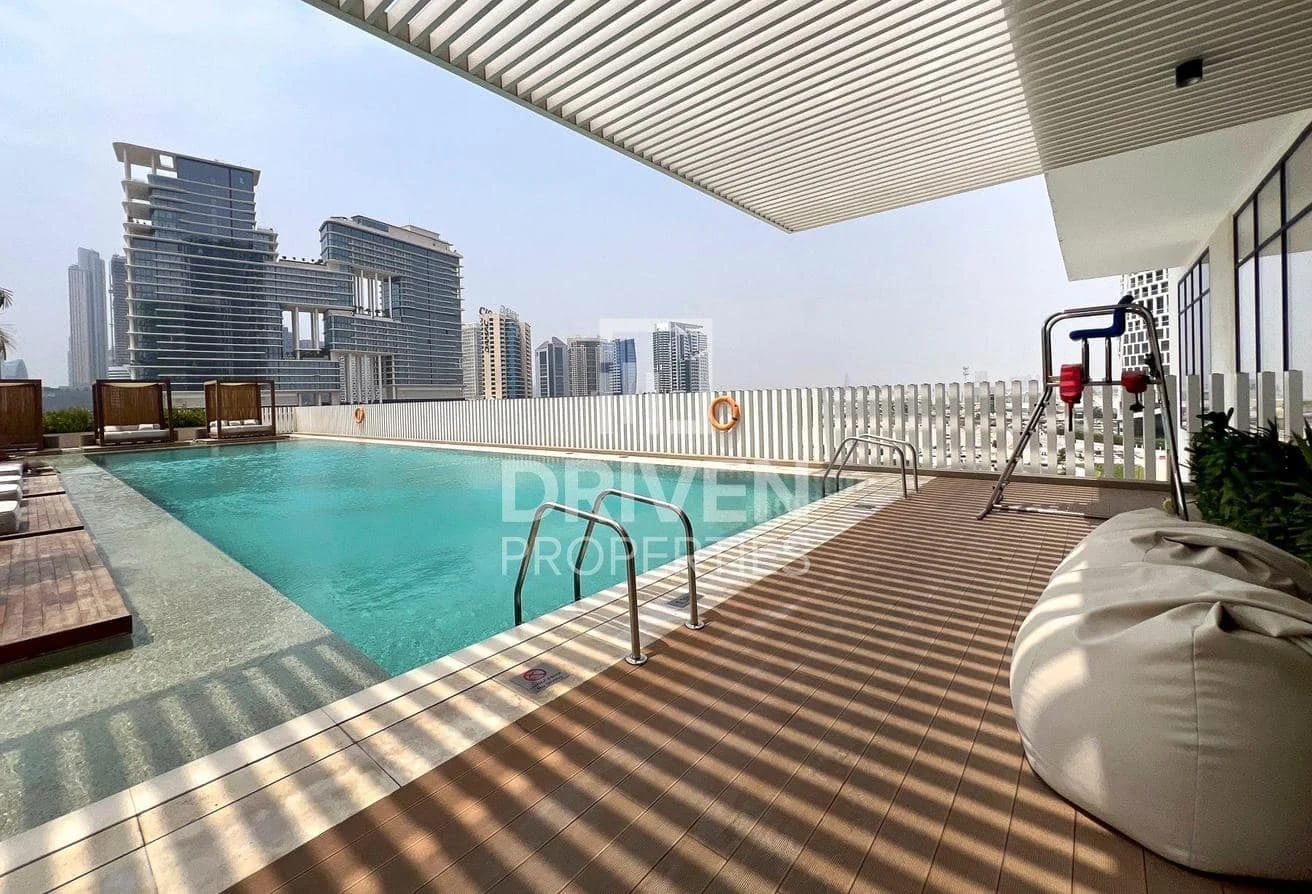 UPSIDE Living Premium Residence, original listing photograph 1