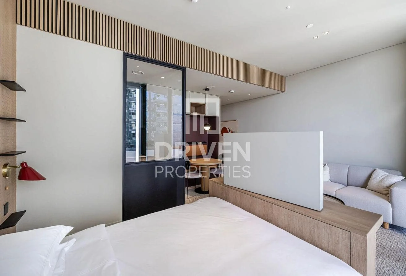 UPSIDE Living Premium Residence, original listing photograph 3