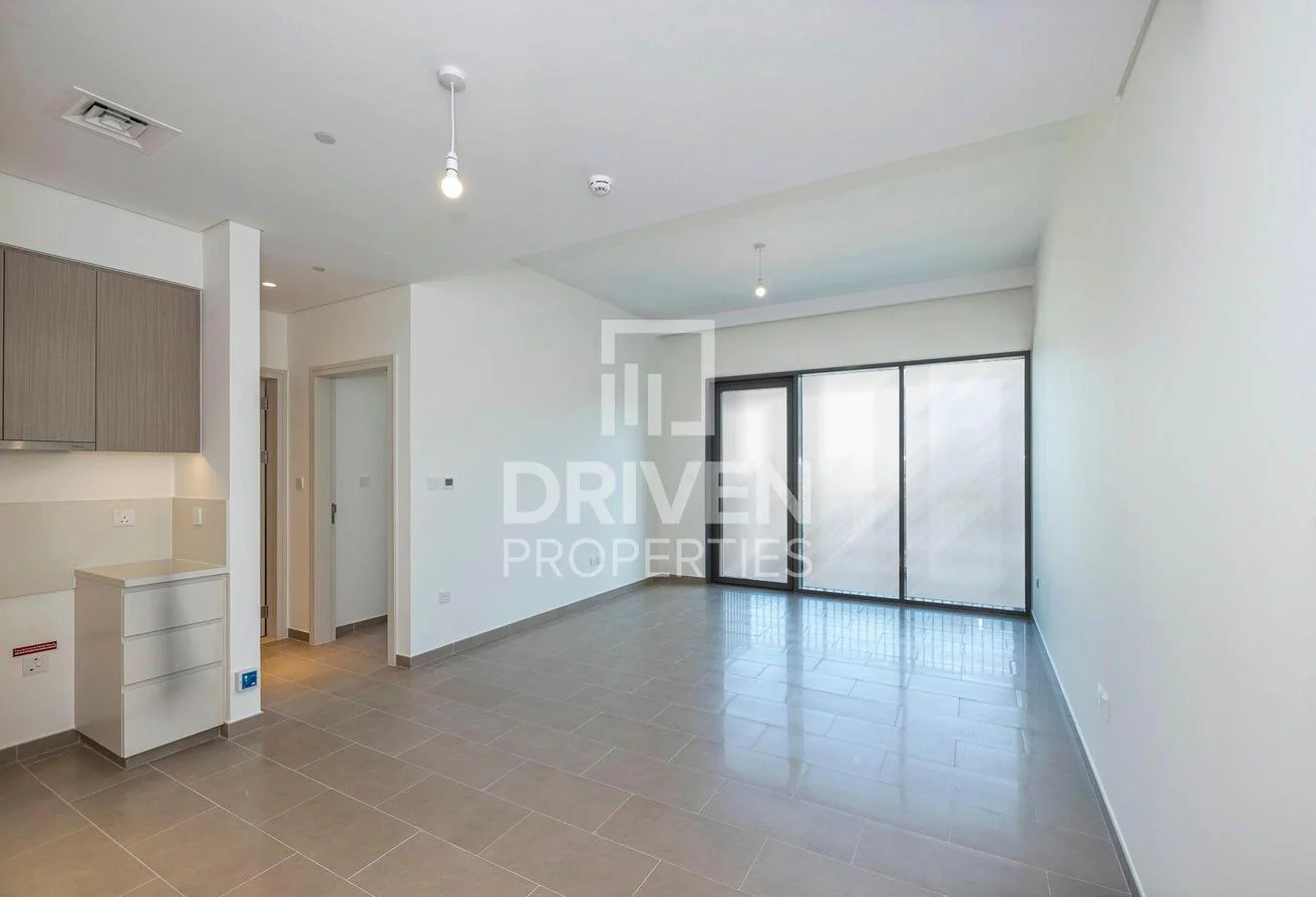 Vacant on Transfer Residence with Park View, original listing photograph 1