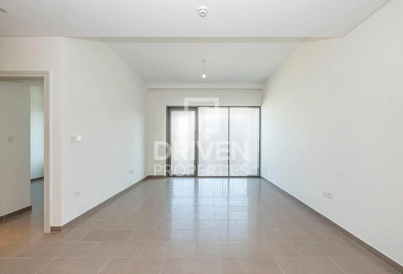 Vacant on Transfer Residence with Park View, original listing photograph 2