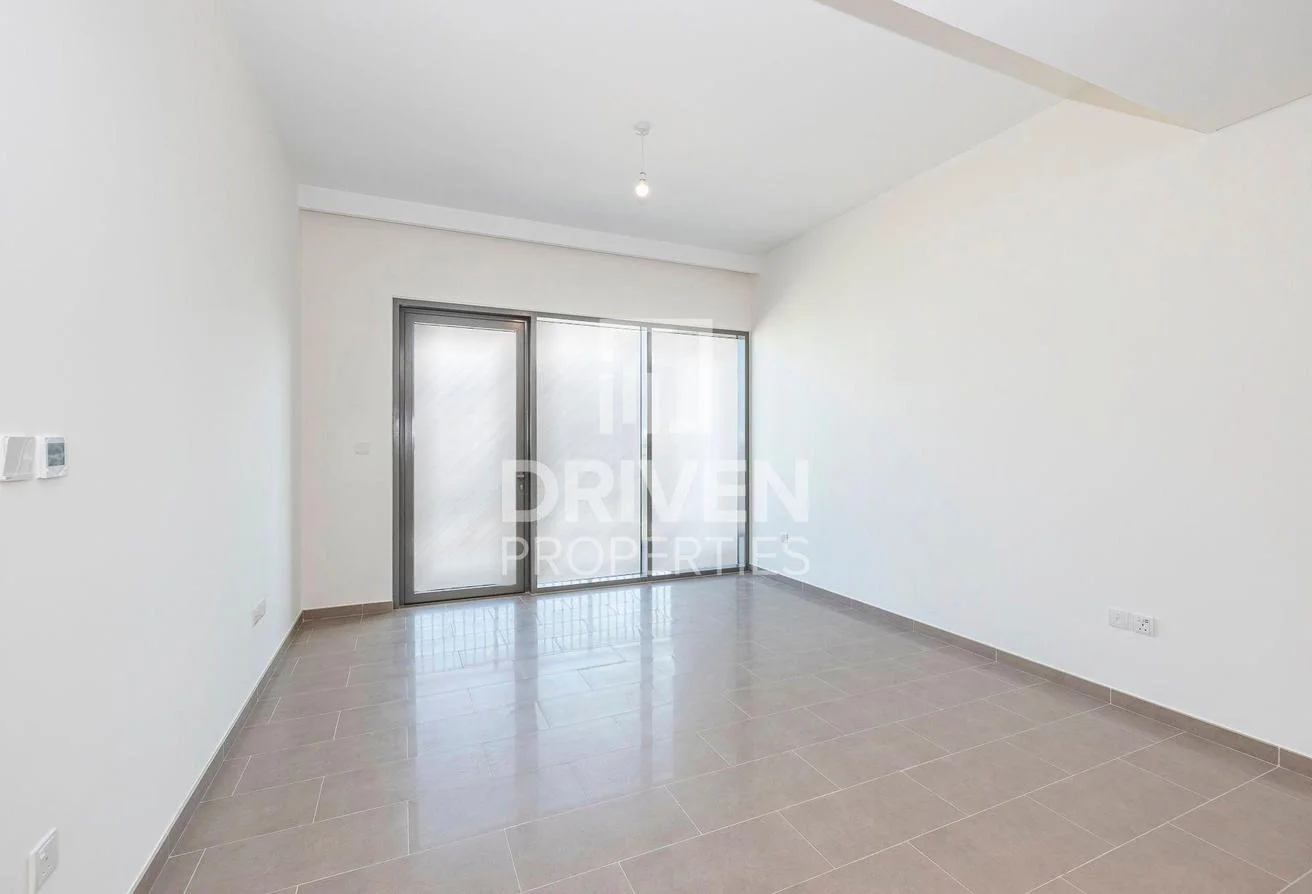Vacant on Transfer Residence with Park View, original listing photograph 3